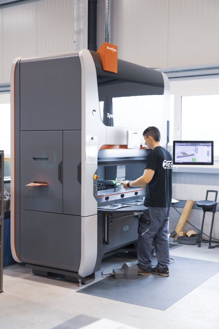 Neue Abkant Maschine